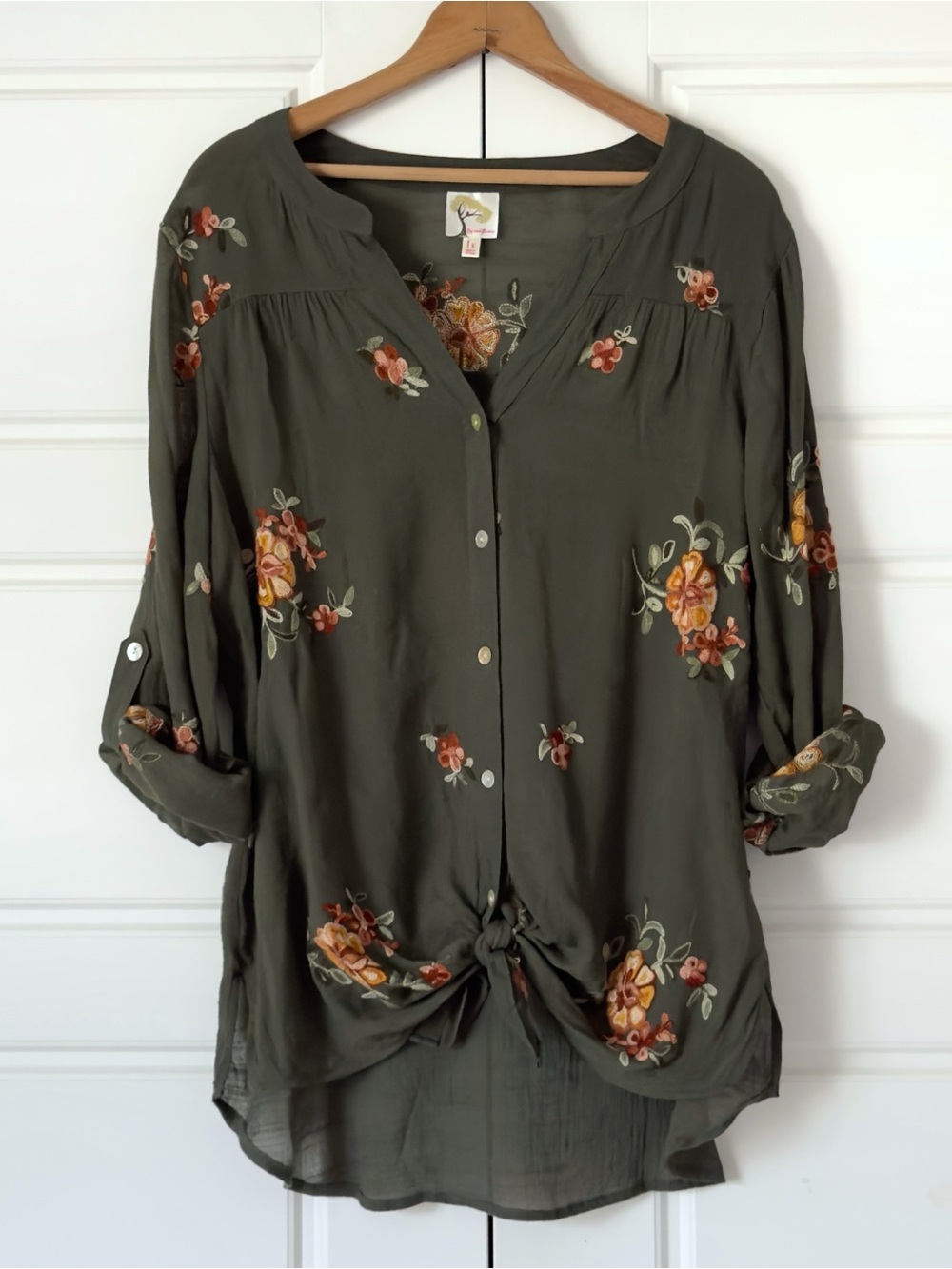 Fig and Flower Floral Embroidered Button Up Tunic Blouse 1X Green Boho Roll Tab